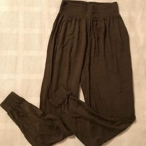 Olive Aladdin stretchy pants